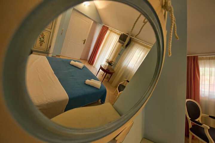 Room 10 of 31