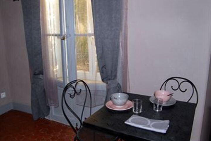 Room 12 of 16