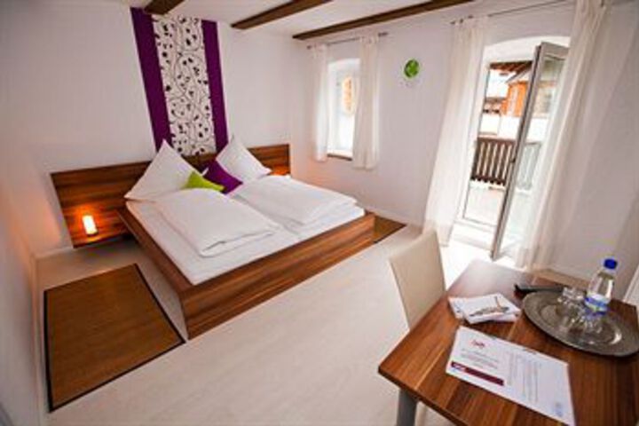 Room 5 of 12