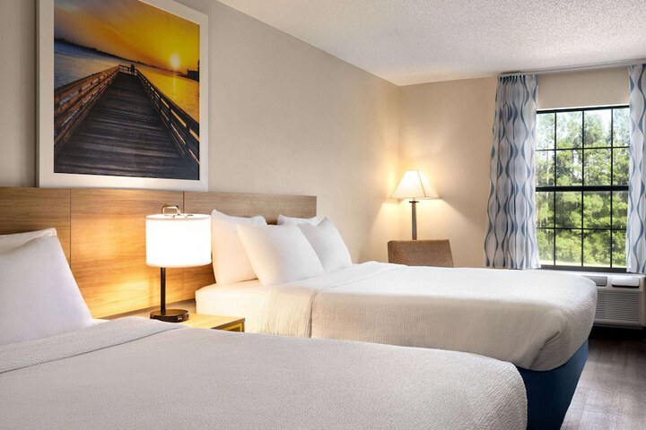 1 Queen Bed Mobility Accessible (4 of 12)