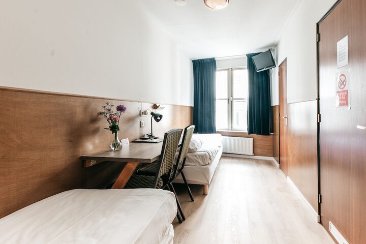 Room 28 of 94