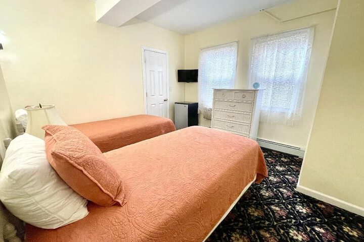 Room 12 of 27