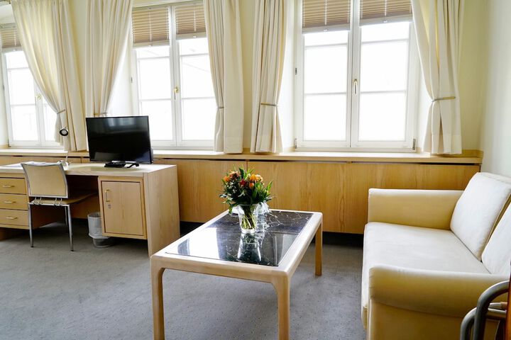 Room 10 of 50