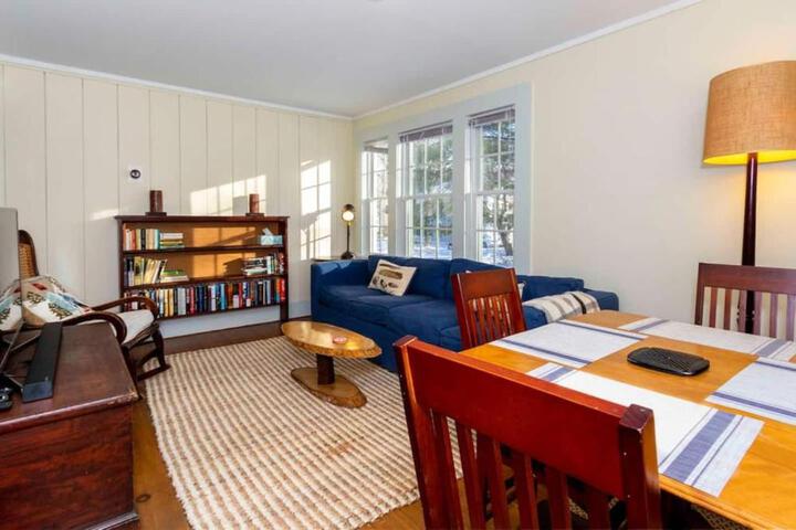 Quintessential VT Cottage in Manchester Village in Manchester, NY