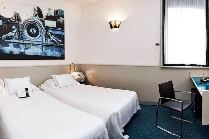 Room 16 of 31