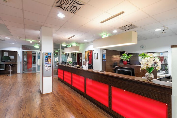 Entrance & Lobby