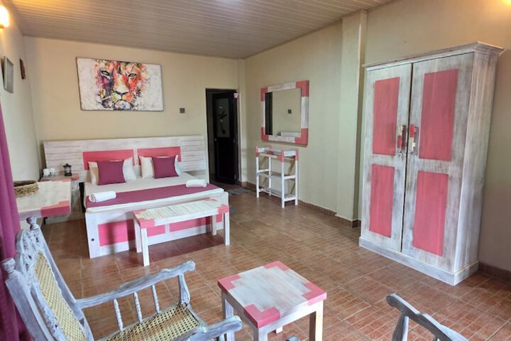 Room 3 of 10