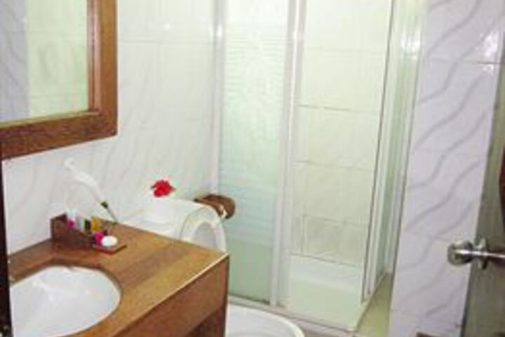Room 2 of 32