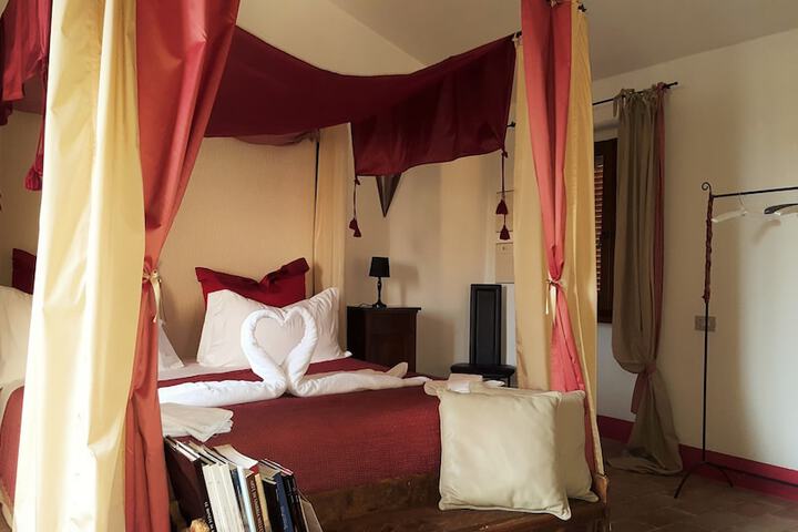 Room 5 of 73