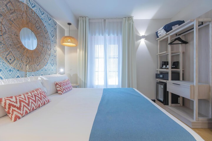 Room 18 of 48