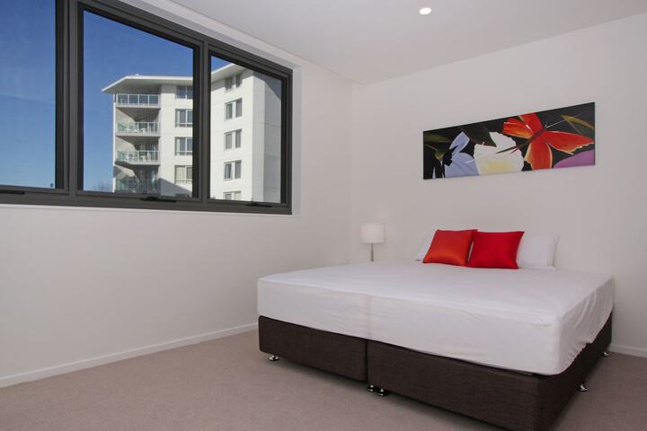 Room 2 of 74