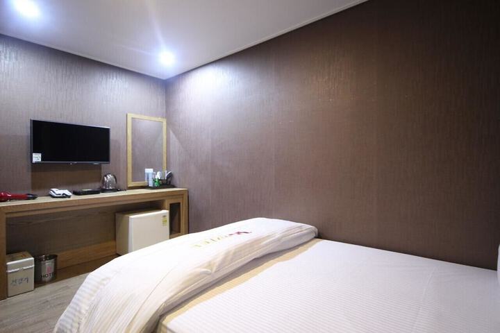 Room 19 of 59