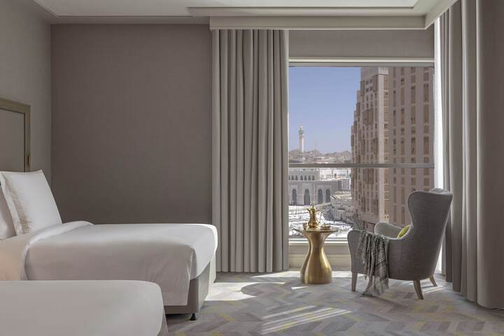 Room 34 of 83