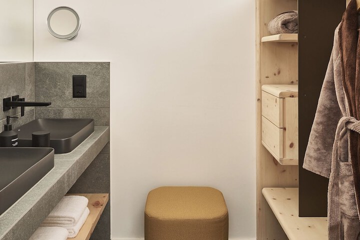 Room 42 of 69