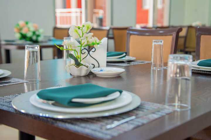Dining 53 of 75