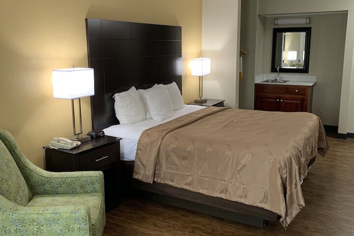 1 King Bed (8 of 28)
