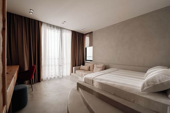 Room 13 of 96