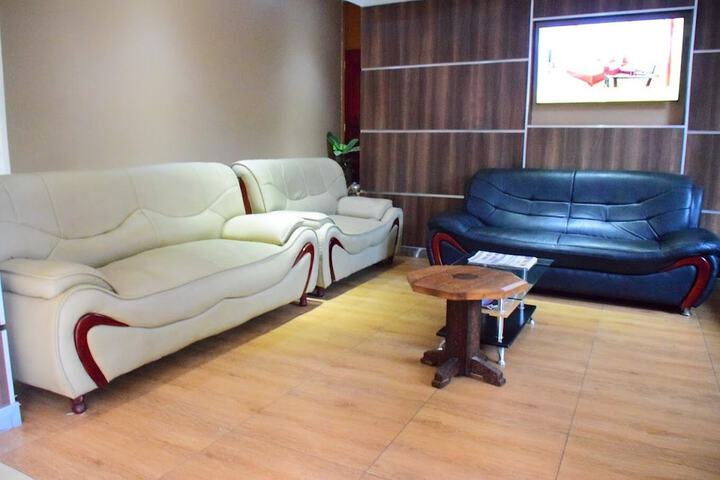 Lounge 73 of 110