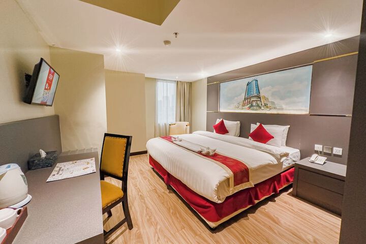 Room 10 of 32