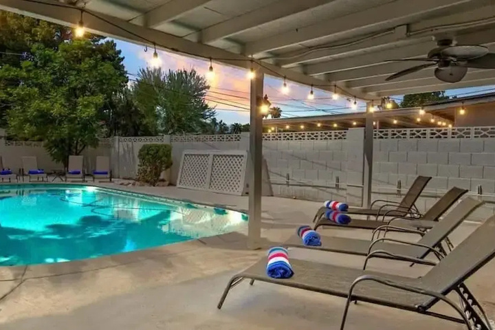 Relaxing Arcadia Getaway w / Pool and Game Room!