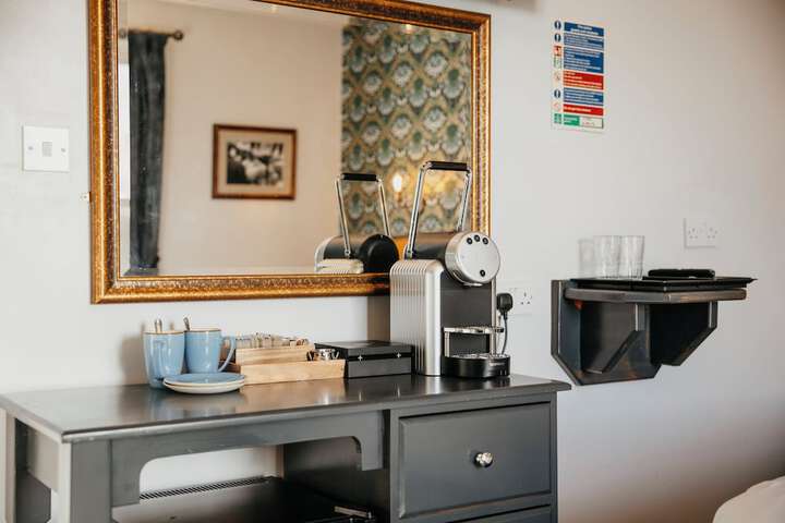 Room 9 of 25