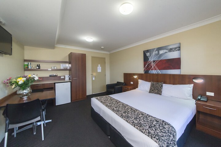 Room 33 of 73