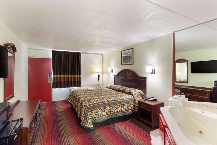 1 King Bed (6 of 13)