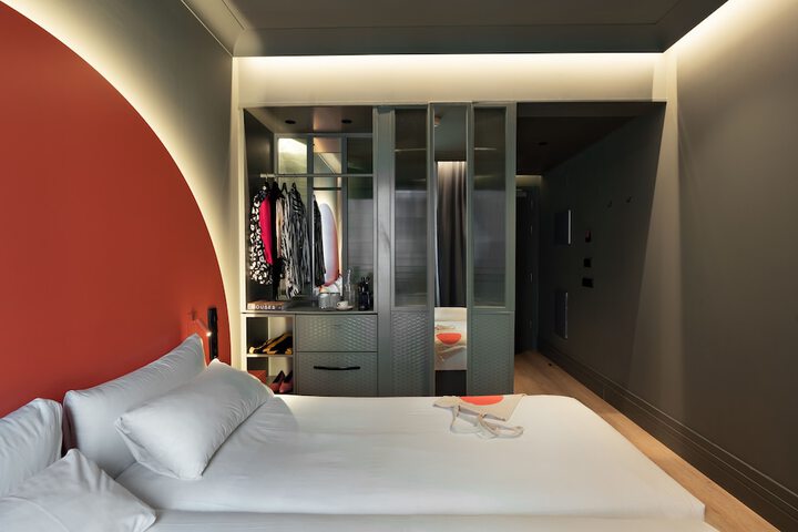 Room 13 of 53