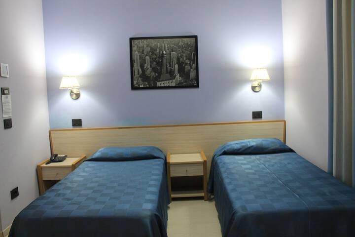 Room 10 of 37