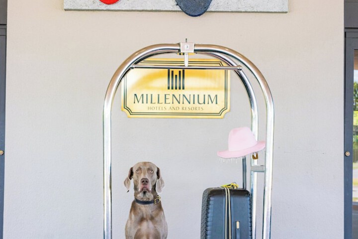 Electric vehicle charging station