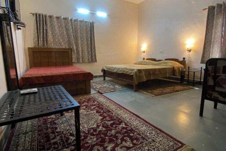 Room 4 of 14