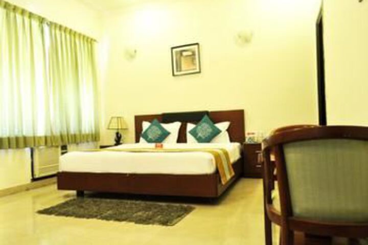 Room 4 of 25
