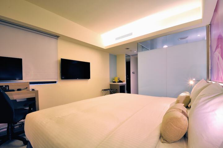 Room 9 of 39