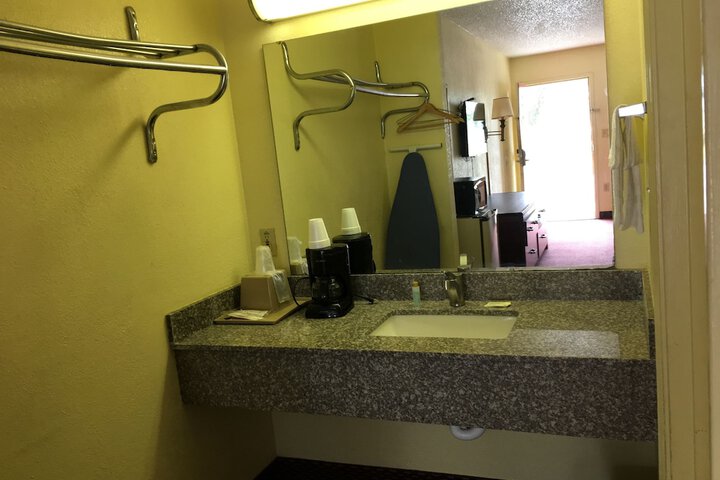 Room 31 of 34