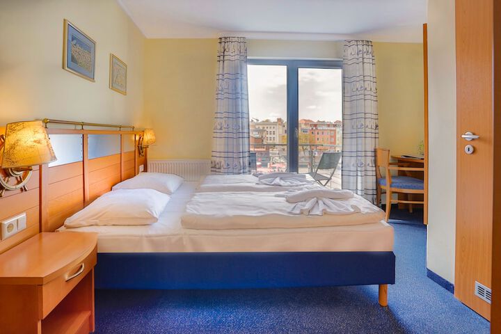 Room 9 of 37