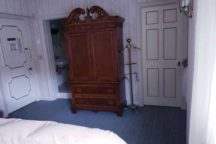Room 54 of 206