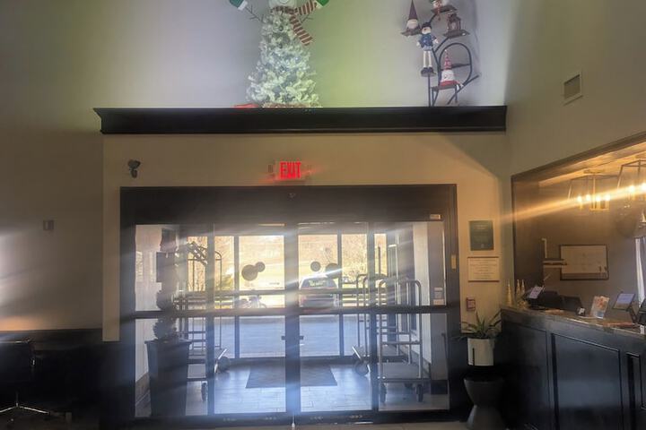 Entrance & Lobby
