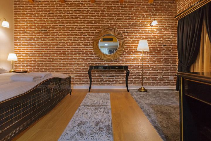 Room 25 of 47
