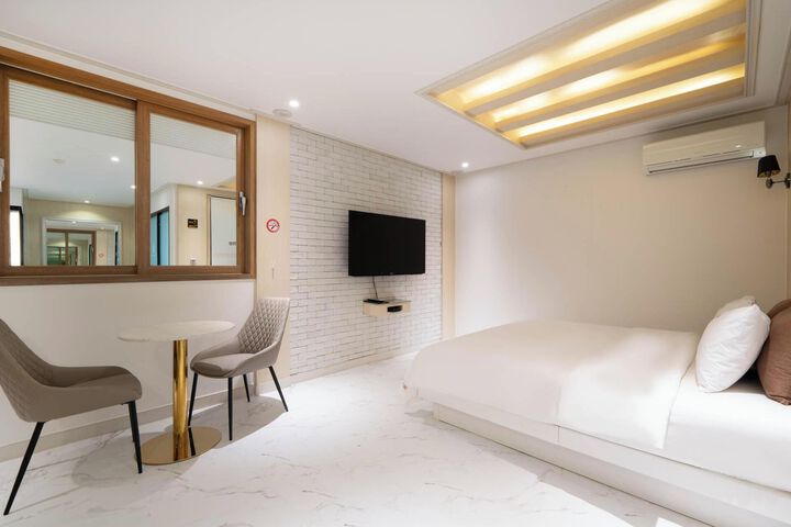 Room 68 of 74
