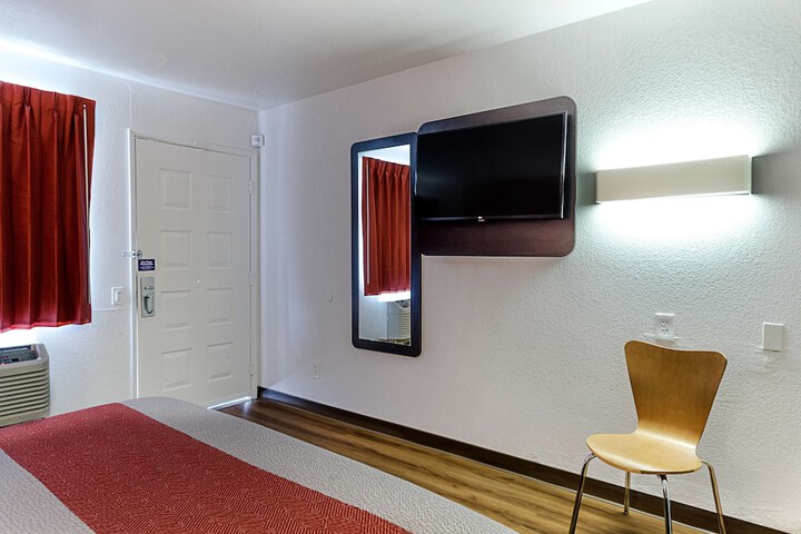Room 5 of 38