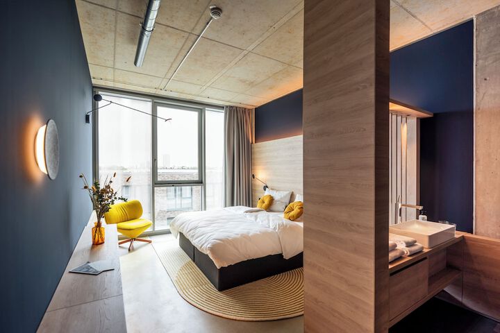 Room 6 of 53