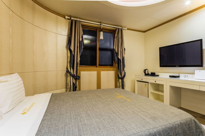 Room 14 of 31
