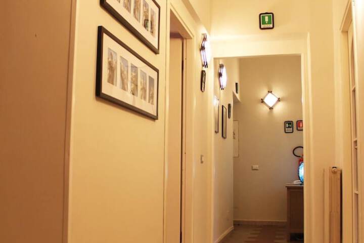 Ballroom/Hall 15 of 28