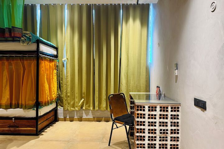 Room 25 of 37