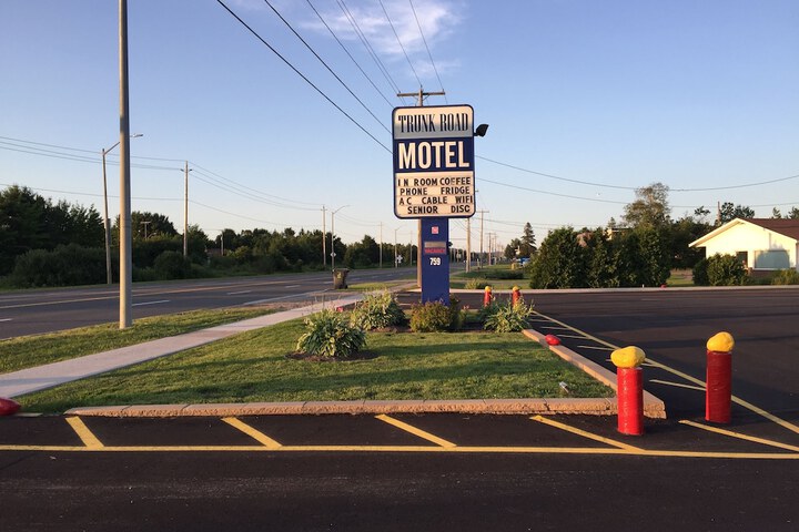 Trunk Road Motel