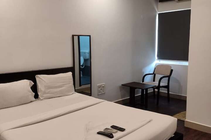 Room 10 of 40