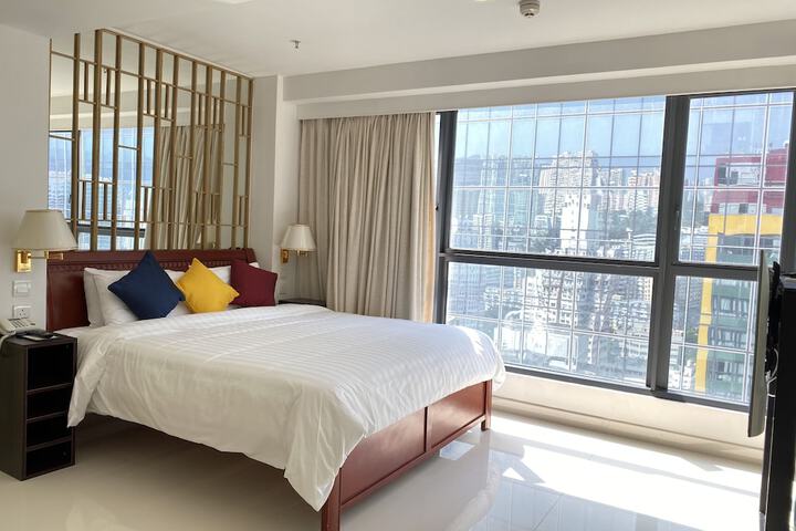 Room 11 of 37
