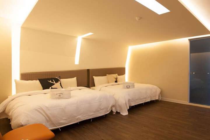 Room 51 of 82