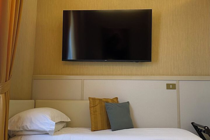 Room 74 of 180