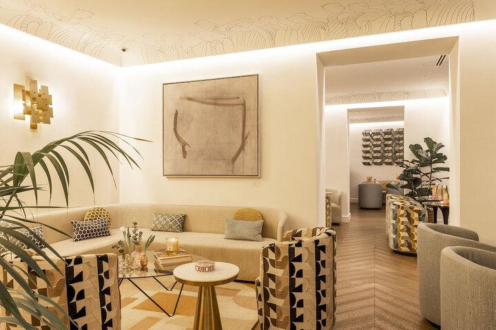 Lounge 113 of 141